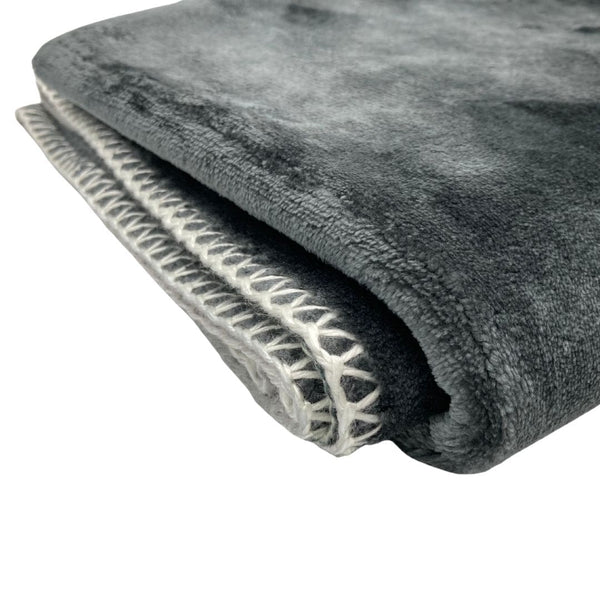 Handgemaltes Haustierportrait auf Premium Kuscheldecke im Colourful Stil