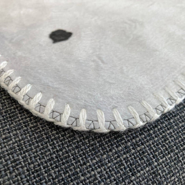 Handgemaltes Haustierportrait auf Premium Kuscheldecke im Realistischen Stil